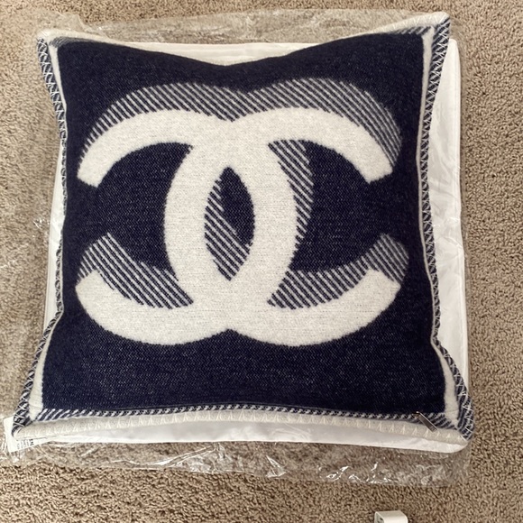 Chanel cashmere/ wool CC DOUBLE FACE INTERIOR PILLOW - Picture 2 of 9